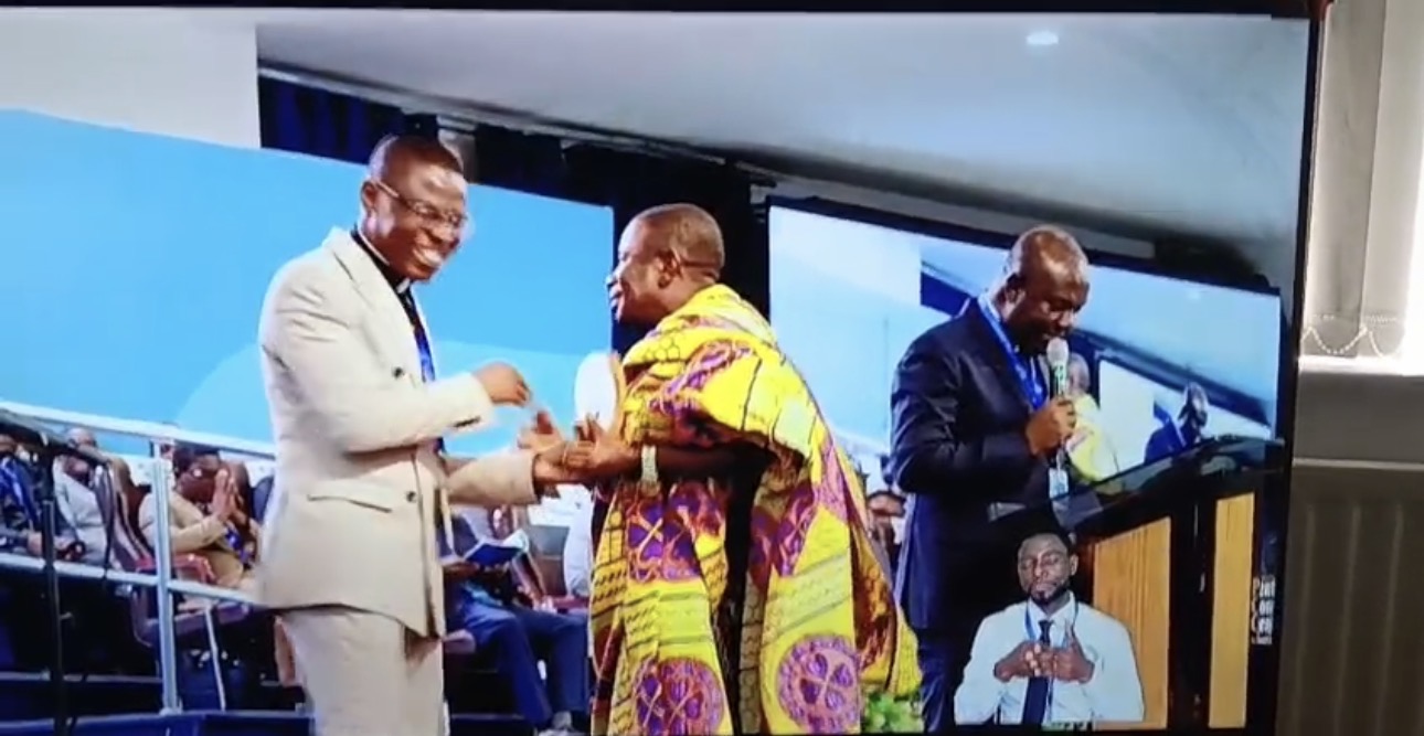 Dr Nana K. Gyasi honoured at the Global Ministers Conference held at the P.C.C Gomoah Fete in the Central Region of Ghana